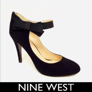 Nine West Gushing Black Bow Suede Pumps 9